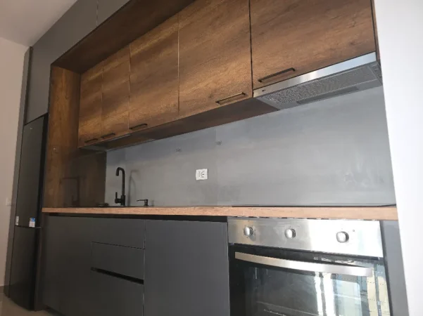 Tirane, jepet me qera apartament 2+1+Aneks+Ballkon Kati 3, 100 m² 460 € (Rruga Ali Visha)
