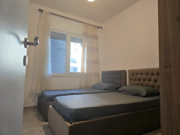 Tirane, jepet me qera apartament 2+1+Aneks+Ballkon Kati 3, 100 m² 460 € (Rruga Ali Visha)