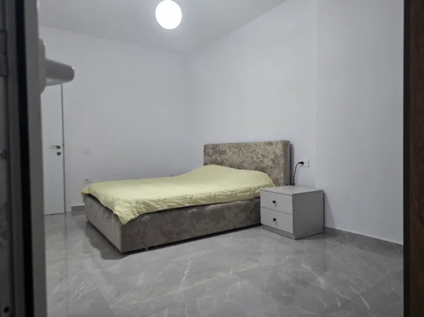 Tirane, jepet me qera apartament 2+1+Aneks+Ballkon Kati 3, 100 m² 460 € (Rruga Ali Visha)