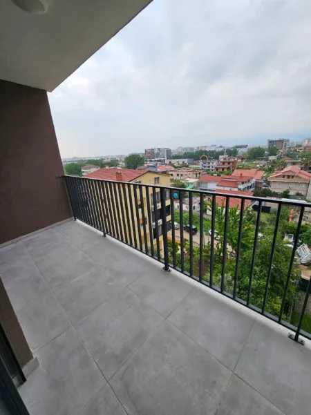 Tirane, jepet me qera apartament 2+1+Aneks+Ballkon Kati 5, 550 € (rruga sokrat miho)