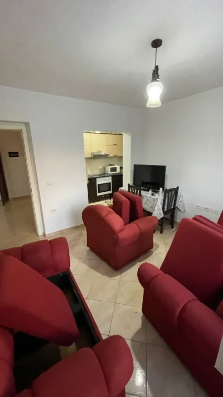 Tirane, jepet me qera apartament 2+1 Kati 3, 75 m² 500 € (BRRYLI)