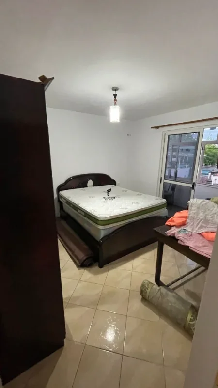 Tirane, jepet me qera apartament 2+1 Kati 3, 75 m² 500 € (BRRYLI)