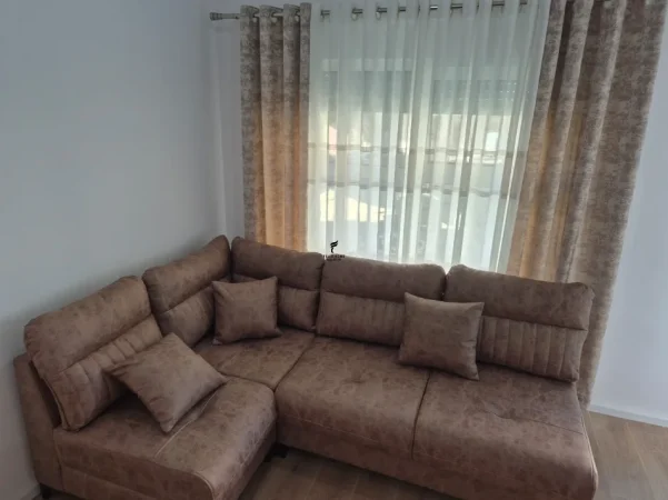 Shqiperi, jepet me qera apartament 1+1 Kati 3, 65 m² 400 € (ALI DEMI)
