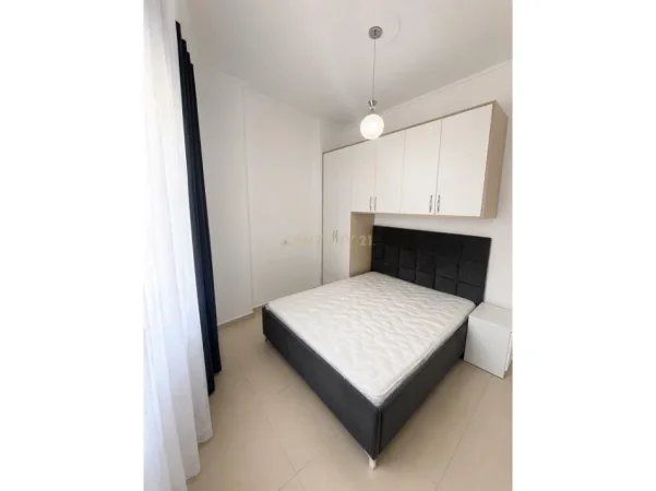 Tirane, jepet me qera apartament 1+1 Kati 1, 60 m² 500 € (Kopshti botanik)