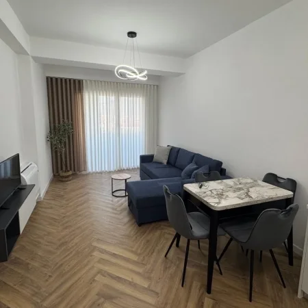 Tirane, jepet me qera apartament 1+1+Ballkon , 70 m² 600 € (Golden Park 3)