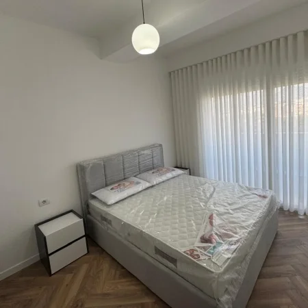 Tirane, jepet me qera apartament 1+1+Ballkon , 70 m² 600 € (Golden Park 3)