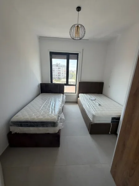 Tirane, jepet me qera apartament 2+1 Kati 5, 90 m² 600 € (Rruga 5 Maji)