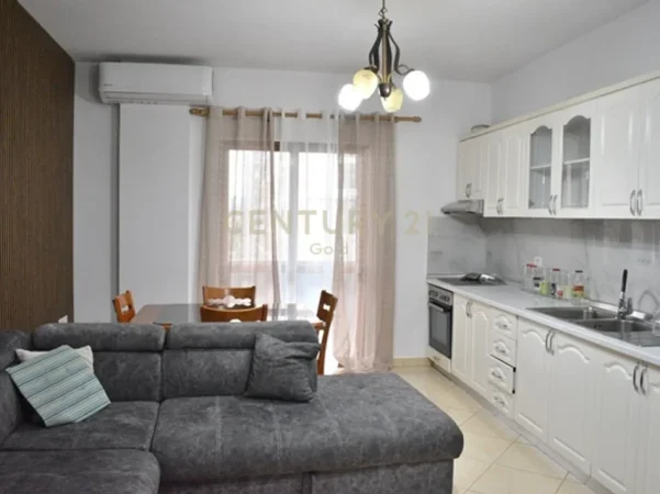 Tirane, jepet me qera apartament 2+1 Kati 4, 649 m² 650 € (don bosko)