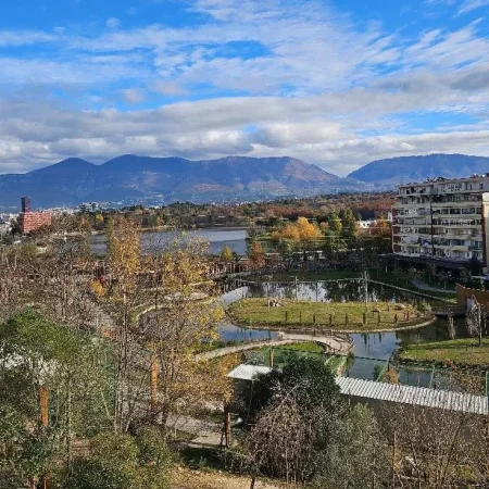 Tirane, jepet me qera apartament 2+1+Ballkon , 120 m² 900 € (Kopshti Zoologjik)