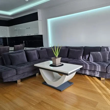 Tirane, jepet me qera apartament 2+1+Ballkon , 120 m² 900 € (Kopshti Zoologjik)