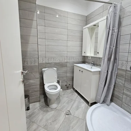 Tirane, jepet me qera apartament 2+1+Ballkon , 120 m² 900 € (Kopshti Zoologjik)