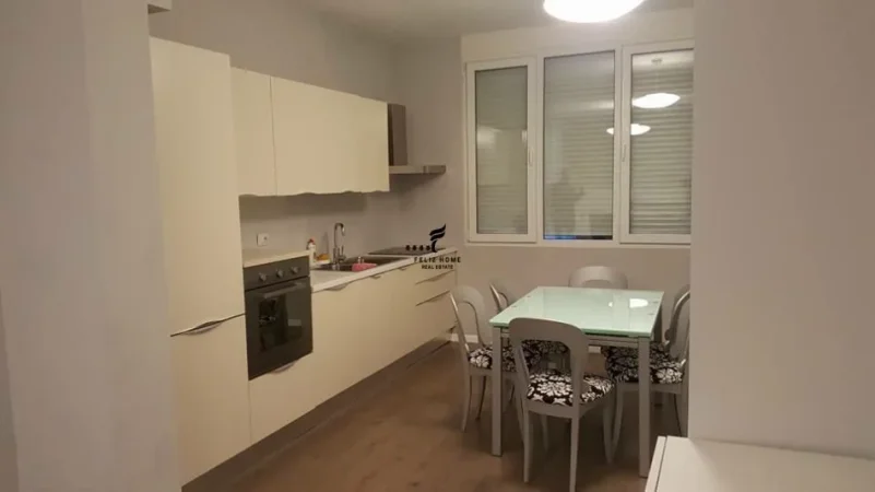 Tirane, jepet me qera apartament 1+1 Kati 3, 80 m² 950 € (BLLOKU)