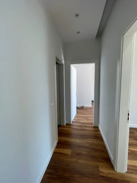 Tirane, jepet me qera zyre Kati 7, 116 m² 1.800 € (Parku Olimpik)