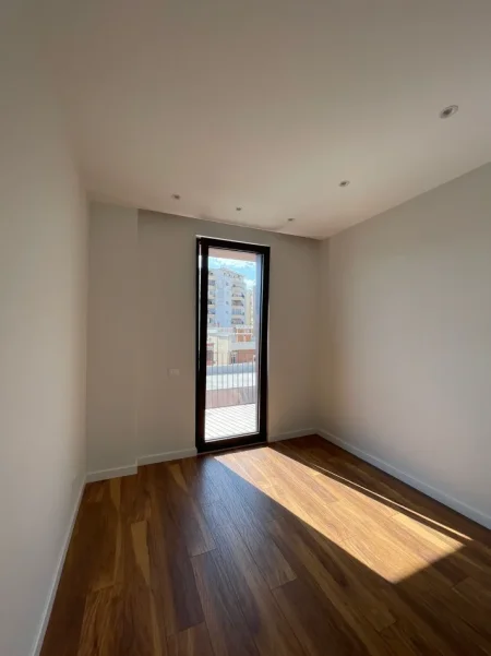 Tirane, jepet me qera zyre Kati 7, 116 m² 1.800 € (Parku Olimpik)