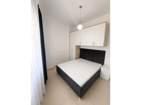Tirane, jepet me qera apartament 1+1 Kati 1, 60 m² 500 € (Kopshti Botanik Nea142022)