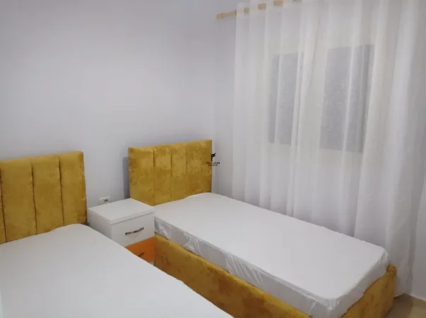 Tirane, jepet me qera apartament 2+1 Kati 2, 80 m² 520 € (PORCELAN)
