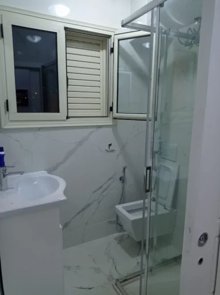 Tirane, jepet me qera apartament 2+1 Kati 2, 80 m² 520 € (PORCELAN)