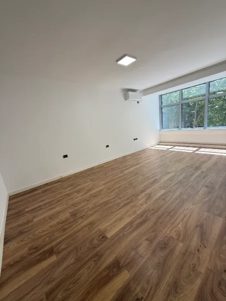 Tirane, jepet me qera zyre Kati 1, 80 m² 80.000 € 