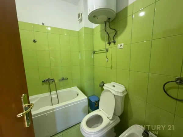 Tirane, shitet apartament 3+1 Kati 2, 131 m² 310.000 € (Qendra Kristal bot141505)