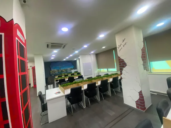Tirane, jepet me qera ambjent biznesi , 202 m² 2.500 € (kompleksi deliorgji)