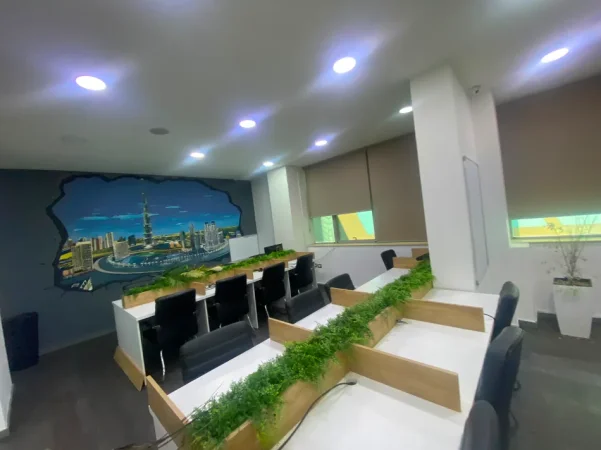 Tirane, jepet me qera dyqan , 202 m² 2.500 € (kompleksi deliorgji)