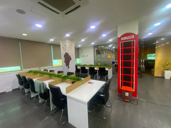 Tirane, jepet me qera ambjent biznesi , 202 m² 2.500 € (square 21 , globe)