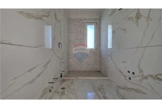 Vlore, shitet apartament duplex Dublex Kati 6, 237 m² 320.000 € (Rruga Jeronim Derada,Vlore)