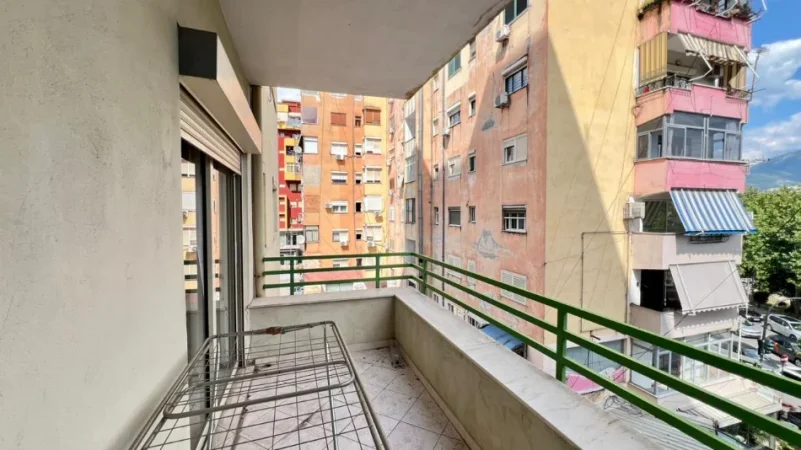 Me Qera: 2+1+2wc📍Brryl (Buze Rruge Kryesore) - 60,000 Leke/Muaj - S.115m² - Pallat i Ri me dy ashensor