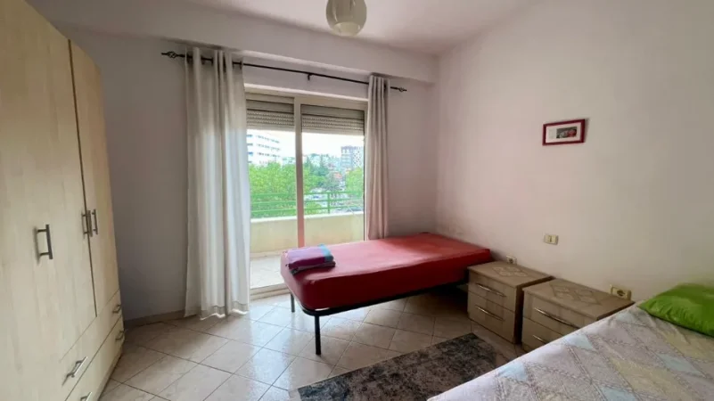 Me Qera: 2+1+2wc📍Brryl (Buze Rruge Kryesore) - 60,000 Leke/Muaj - S.115m² - Pallat i Ri me dy ashensor