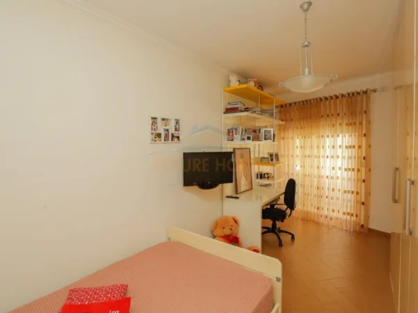 Tirane, jepet me qera apartament 3+1 Kati 3, 153 m² 780 € (Don Bosko)