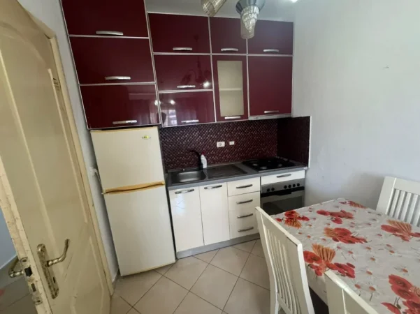 Tirane, jepet me qera apartament 1+1+Ballkon Kati 4, 1 m² 400 € (rrethi astirit)