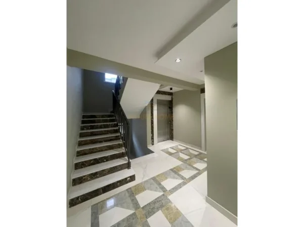 Tirane, shitet apartament 1+1+Ballkon Kati 1, 56 m² 165.000 € (Shkolla e Kuqe)