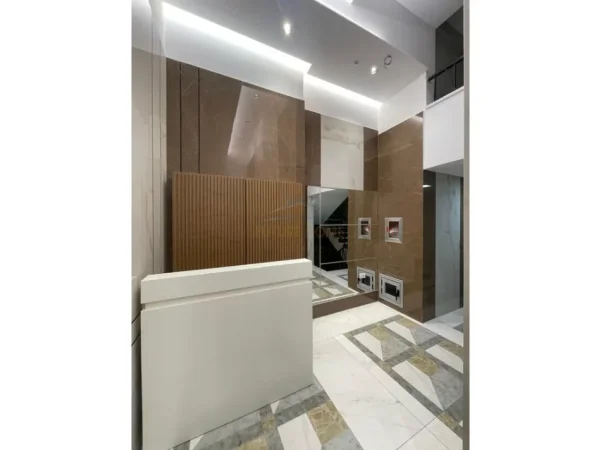 Tirane, shitet apartament 1+1+Ballkon Kati 1, 56 m² 165.000 € (Shkolla e Kuqe)