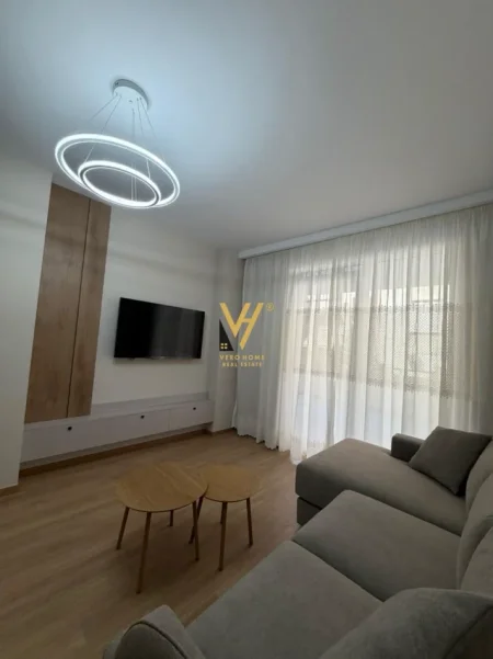 Tirane, jepet me qera apartament 1+1+Ballkon Kati 1, 75 m² 770 € (KOPSHTI ZOOLOGJIK)