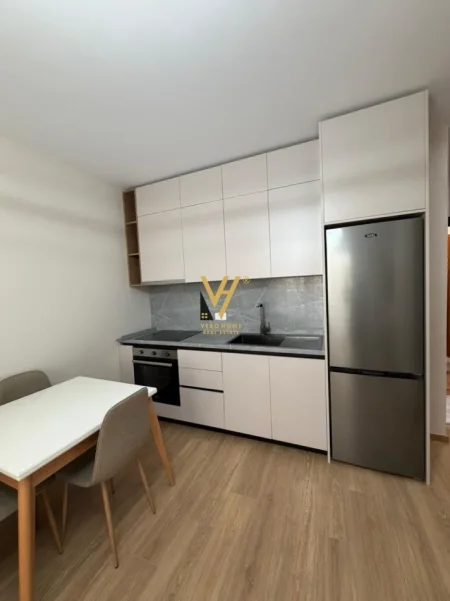 Tirane, jepet me qera apartament 1+1+Ballkon Kati 1, 75 m² 770 € (KOPSHTI ZOOLOGJIK)