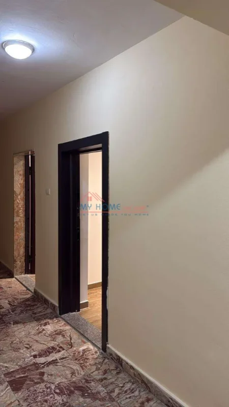 Tirane, jepet me qera zyre Kati 2, 60 m² 800 € (Rruga Asim Vokshi)