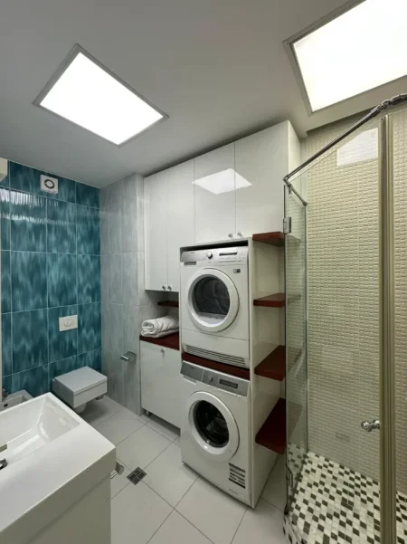 Tirane, jepet me qera apartament 2+1+Ballkon Kati 19, 120 m² 1.500 € (Ambasador 3, Tirane)