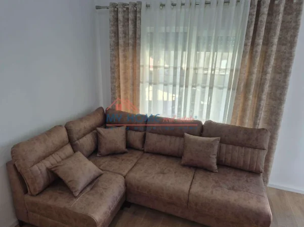 Tirane, jepet me qera apartament 1+1+Ballkon Kati 5, 65 m² 400 € (Rruga Pasho Hysa)