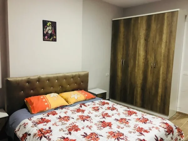 Elbasan, jepet me qera apartament 2+1+Ballkon Kati 1, 100 m² 390 € (https://maps.app.goo.gl/1XuMHsJhdP4SV83v5?g_st=ic)