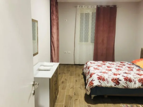 Elbasan, jepet me qera apartament 2+1+Ballkon Kati 1, 100 m² 390 € (https://maps.app.goo.gl/1XuMHsJhdP4SV83v5?g_st=ic)