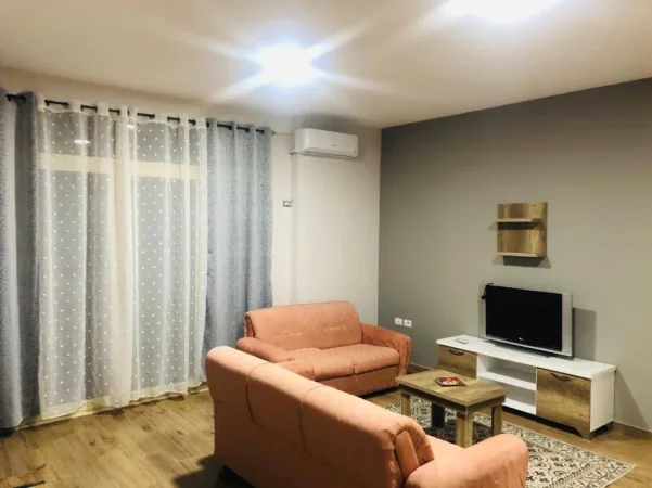 Elbasan, jepet me qera apartament 2+1+Ballkon Kati 1, 100 m² 390 € (https://maps.app.goo.gl/1XuMHsJhdP4SV83v5?g_st=ic)