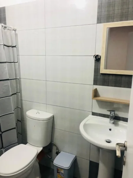 Elbasan, jepet me qera apartament 2+1+Ballkon Kati 1, 100 m² 390 € (https://maps.app.goo.gl/1XuMHsJhdP4SV83v5?g_st=ic)