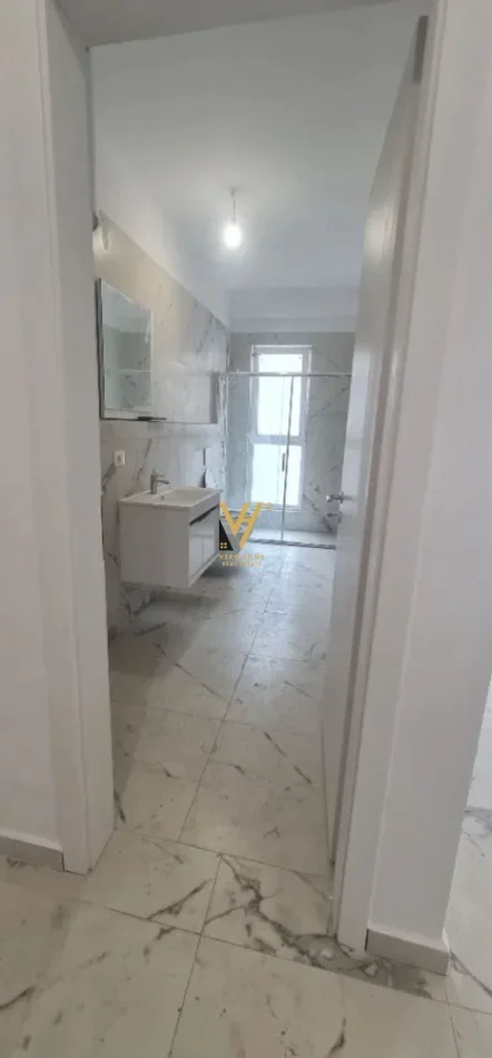 Tirane, jepet me qera zyre Kati 2, 79 m² 470 € (RRUGA DRITAN HOXHA )