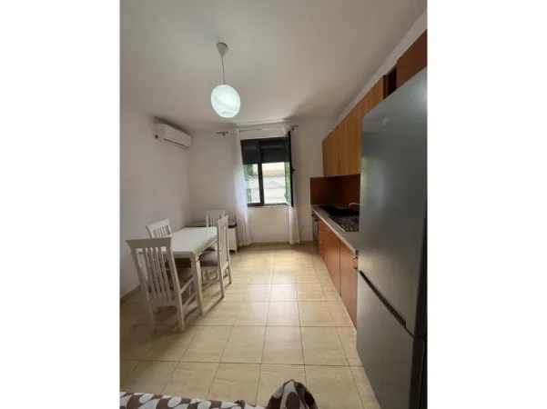 Tirane, jepet me qera apartament 2+1 Kati 3, 55 m² 550 € (Asim Vokshi)