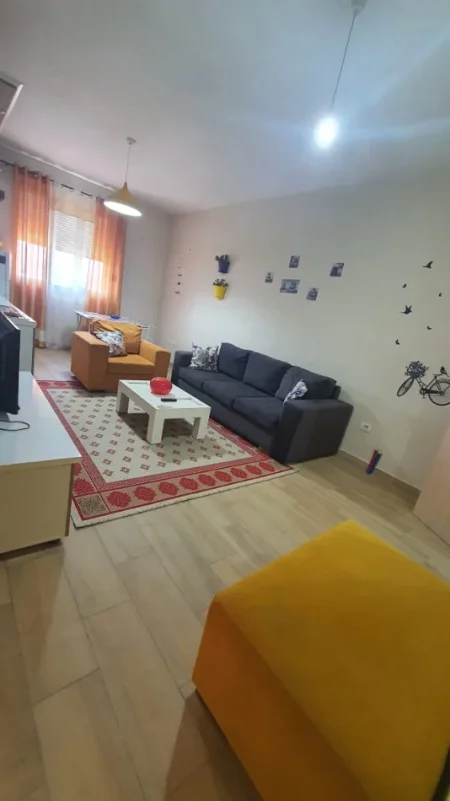 Elbasan, jepet me qera nga Pronari, pa-komision apartament 2+1+Ballkon Kati 8, 90 m² 390€