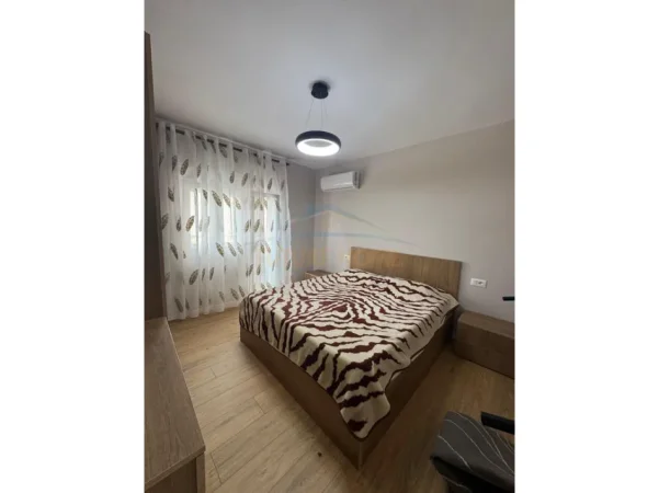 Tirane, jepet me qera apartament 1+1 Kati 5, 51 m² 700 € (Sheshi Willson)
