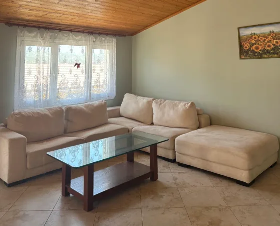 Tirane, jepet me qera apartament 1+1+Ballkon Kati 3, 80 m² 350 € (Porcelan)
