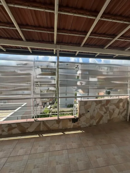 Tirane, jepet me qera apartament 1+1+Ballkon Kati 3, 80 m² 350 € (Porcelan)