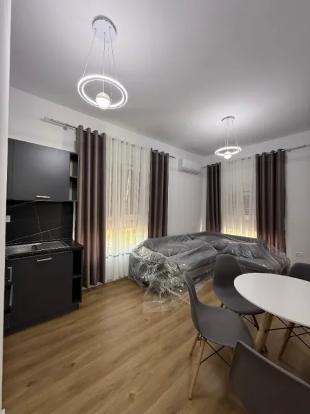 Tirane, jepet me qera apartament 1+1 Kati 2, 60 m² 450 € (REZIDENCA KADIU ALI DEM)