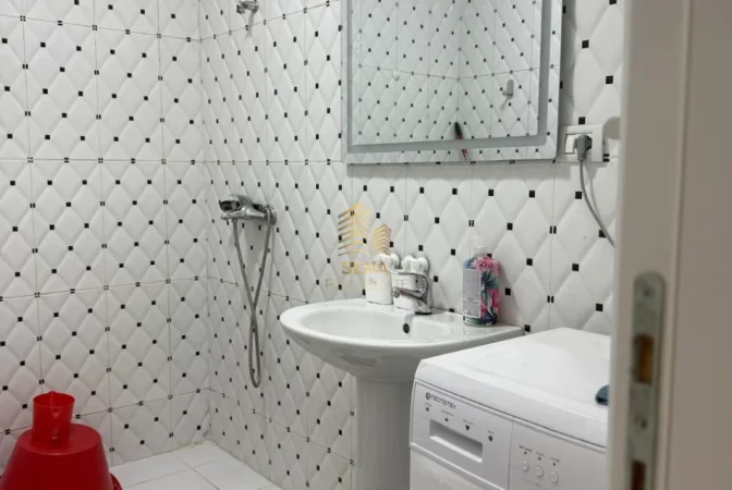 Tirane, jepet me qera apartament 2+1+Ballkon Kati 3, 80 m² 650 € (21 Dhjetori)